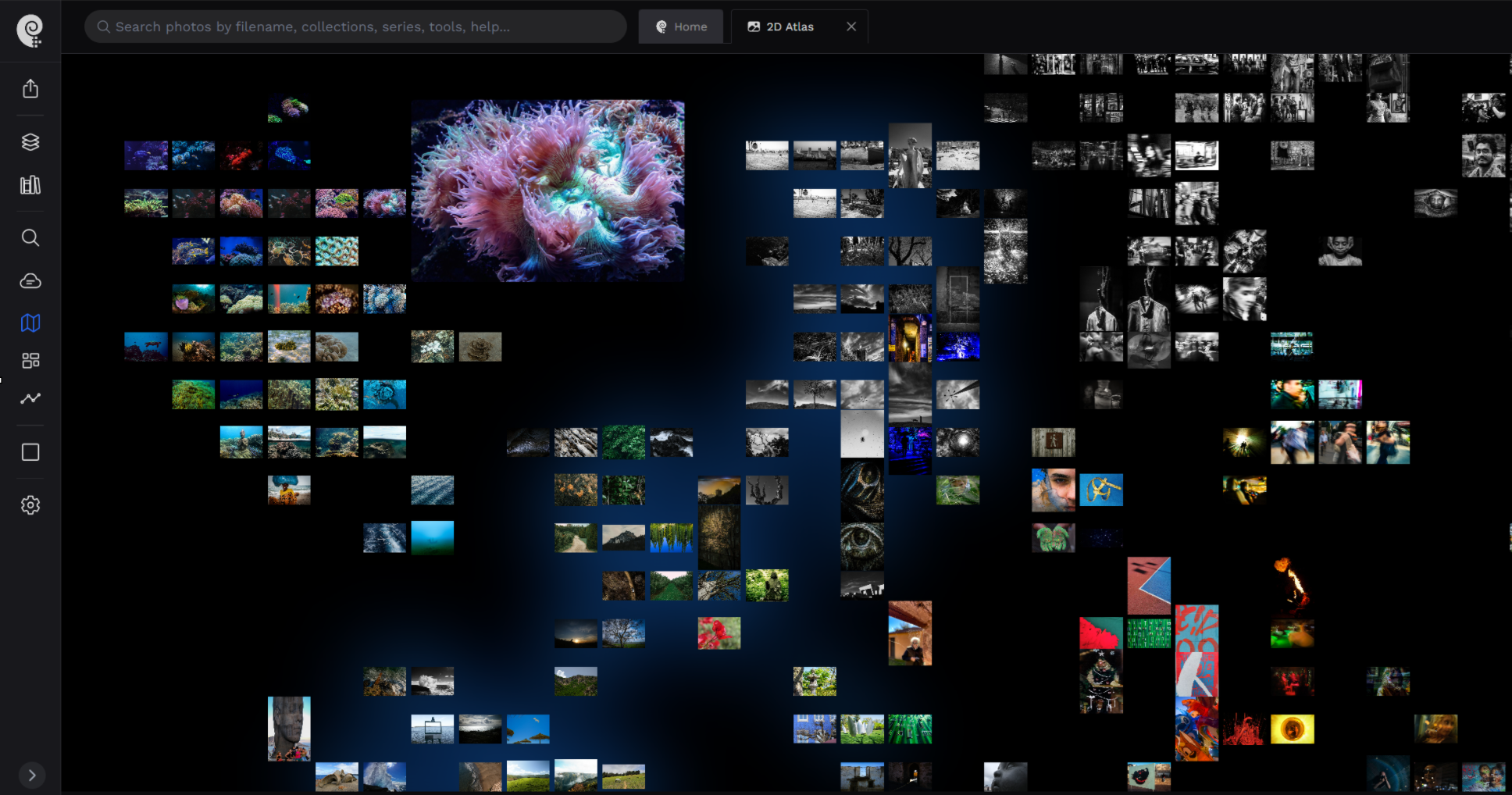 2D Atlas overview showing distinct bright clusters of photo thumbnails separated by dark, empty space